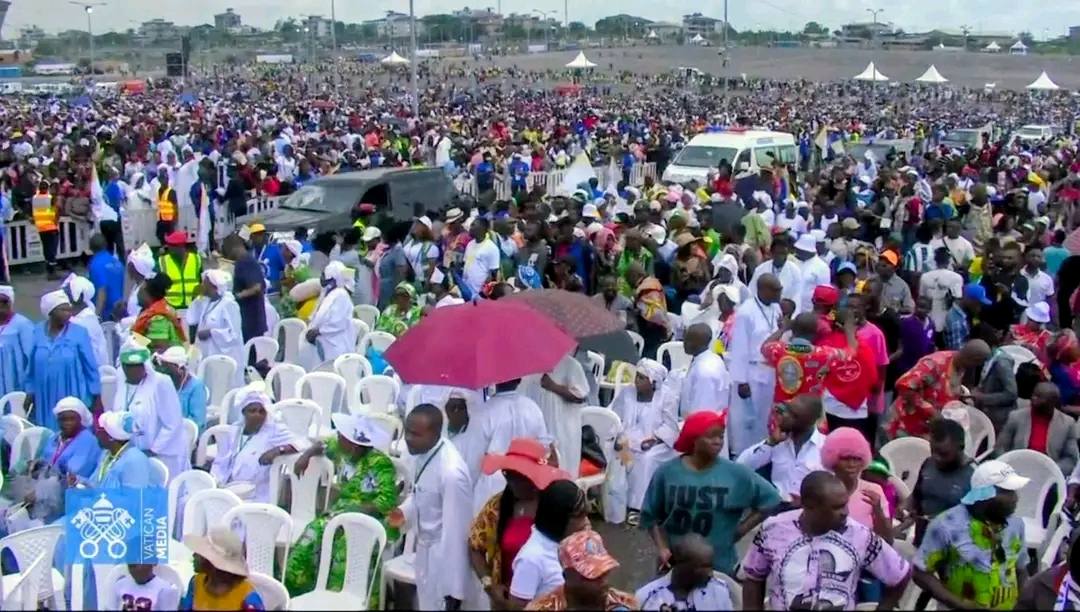 Pape Léon XIV à Douala, un peuple entre prière, pain partagé et espoir